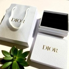 Sac Dior Dior et Box 14,5x14,5x6,5 cm. Carton en cuir texturé blanc