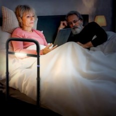 Sängyt Kaiteet vanhemmalle Nimod C1 -ohjeelle, kun järkyttynyt