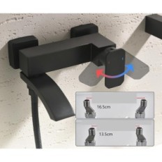 Černá vana vana Baitje se sprchovým koutem a výstavní headset