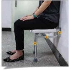 Un asiento de ducha para personas mayores y discapacitadas