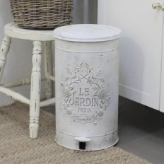Garden garbage basket for white retro pedal exhibition