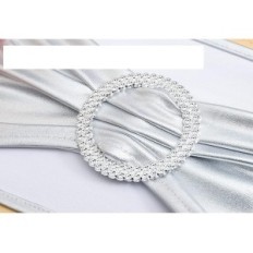 Cadeiras para cadeiras com um arco de prata flexível para um casamento 100 pcs.