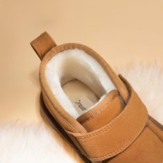 Winterlaarzen voor kinderen Droomparen Geïsoleerde trappers met bont voor een jongen en een meisje R.31