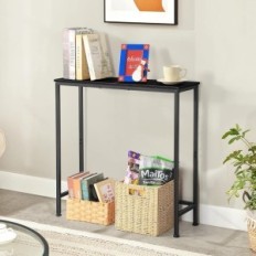 Een smalle consoletafel voor hal en metalen salon zwart