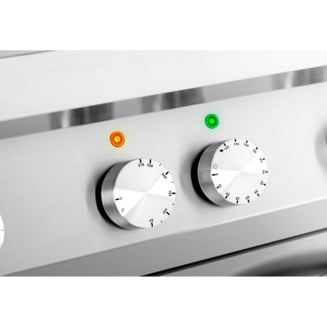 Cocina eléctrica de 4 placas con un horno 4 x 2600 en 3 kW 400 V Italia