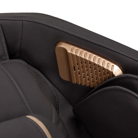 Poltrona massaggiante Sakura 306A in pelle sintetica marrone con finiture in legno — primo piano del bracciolo