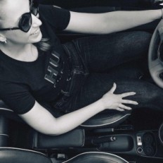 Rati Armlehne Armster S für Fiat 500 2016-2024 Schwarze vegane Haut mit einer Zwischenablage