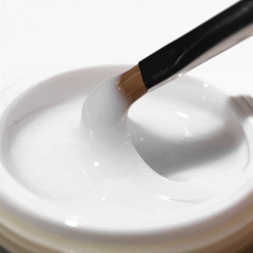OCHO NAILS Gel Milk - 30 g UV-rakennekynsigeeli — lähikuva pinnasta
