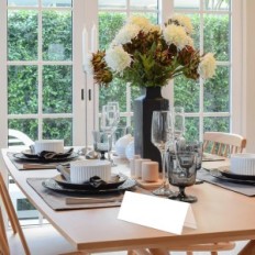 Stå for en akrylidentifikator 30x10,5cm GulfMew 30pcs konferanse