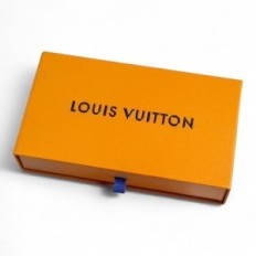 Caja de cartón Louis Vuitton con cajones retráctiles, dorado marrón