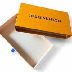 Scatola di cartone Louis Vuitton con cassetti retrattili, marrone dorato
