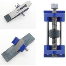 Holder for sharpening the grinding chisel chisel chisel