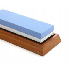 Um conjunto de pitch de nitidez 1000/4000 pedra para afiar luvas