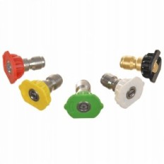 Un set di ugelli su un accoppiatore rapido per il set di chimica Karcher HD M22 F