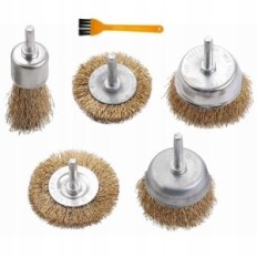 Un ensemble de brosses brosses pour la perceuse rouille sur un tournevis de forage