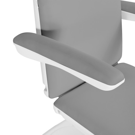 Cadeira cosmética elétrica Sillon Eclipse com 3 motores cinza — close-up do apoio de braço