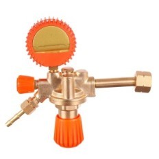 Manometer reducentnega manometra za loput LPG-butane. Ventil za plinski valj