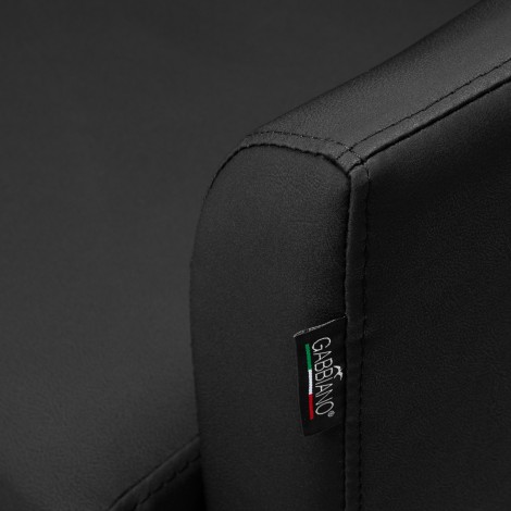 Fauteuil coiffure Gabbiano Davos noir — gros plan accoudoir