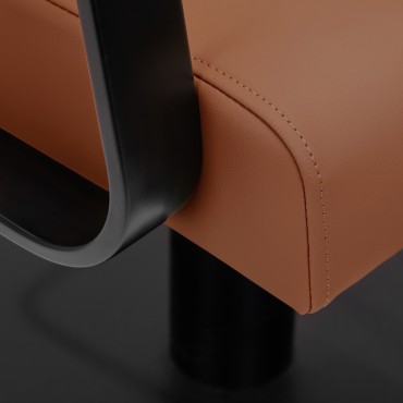 Silla de peluquería Gabbiano Porto negra y naranja — detalle del reposabrazos