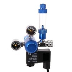 CO2 reducer for an aquarium with a solenoid valve and a counter of bubbles
