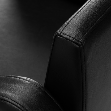 Sillón de peluquería Gabbiano Sewilla negro — detalle del reposabrazos
