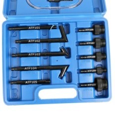 Een set van LT-QX10326 olie-vervangingsadapters in een automatische transmissie