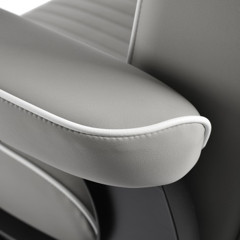 Gabbiano Levi kappersstoel met zwart frame grijze bekleding zonder stiksels aan de achterkant — detail armleuning