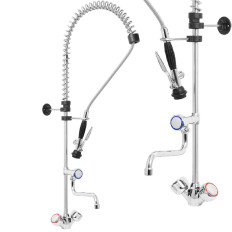 Keukenbatterij met een kraan- en douche-douche voor het schoonmaken van gerechten. 100 cm