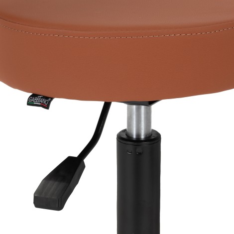 Tabouret de coiffure Gabbiano D026 marron — gros plan assise