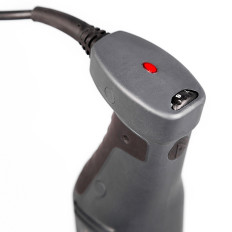 Mischer-Handmixer mit Mischen, die zerkleinert werden