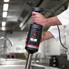 Mixer-Handmixer mit Mischschredder zerrissen, geschreddert