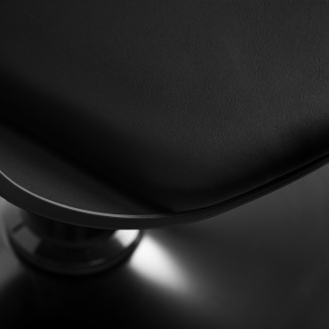 Hair System Halo noir fodrászszék fekete — közeli kép az ülésről