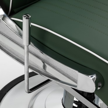 Cadeira de barbeiro Gabbiano Visionerio verde com estrutura cromada — close-up dos controlos