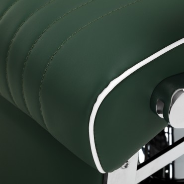 Cadeira de barbeiro Gabbiano Visionerio verde com estrutura cromada — close-up do assento