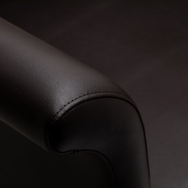 Gabbiano Lucca Friseurstuhl braun — Detailaufnahme Armlehne