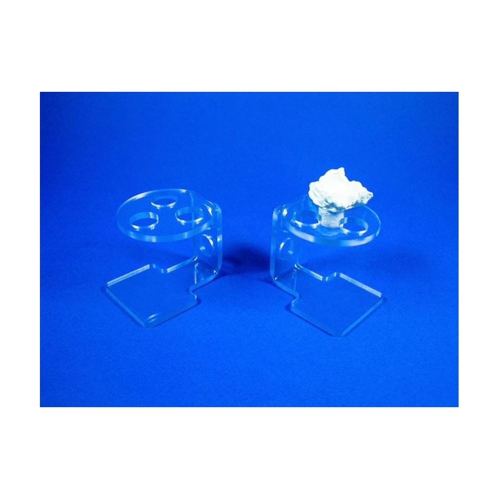 A set of mini stands on fragoes