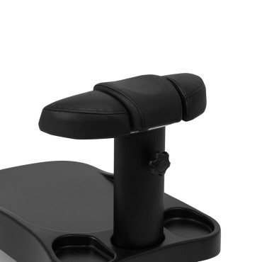 Azzurro duschbricka med massager och vit vagn — närbild av armstöd