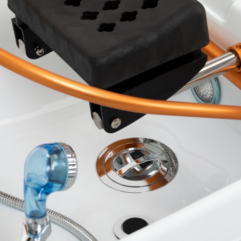Gabbiano Head Spa Maldives hair washing bed black — close-up of the head