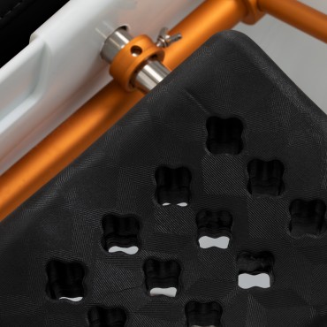 Gabbiano Head Spa Maldives hair washing bed black — close-up of the surface