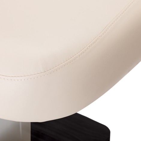 SPA ležaljka Sillon Comfort u krem boji s tamnom drvenom bazom — detaljni prikaz sjedala