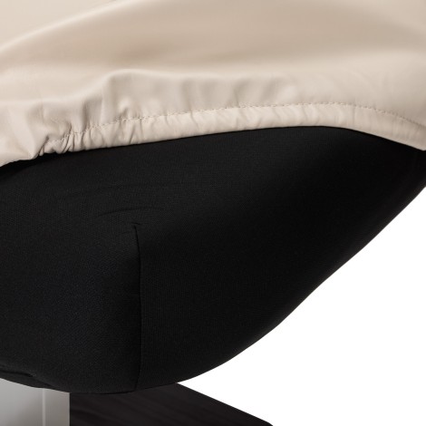 SPA-lepotuoli Sillon Comfort kerma mustalla jalustalla — lähikuva jalustasta