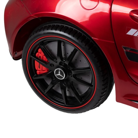 Children's car-shaped hairdressing chair Gabbiano Mercedes — close-up of the wheels