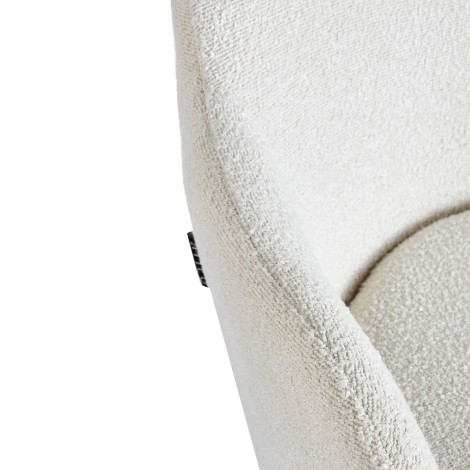 4Rico Intra Stuhl in Weiß mit Sherpa-Bezug und schwarzen Beinen — Detailaufnahme Armlehne