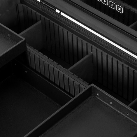 Suporte portátil para colunas Plus preto — close-up da gaveta