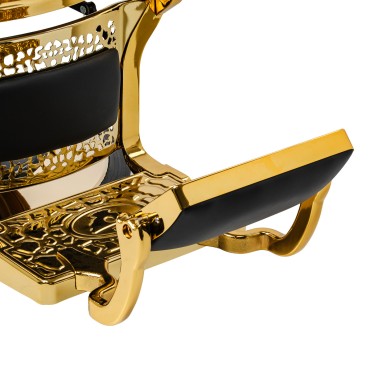 Barber-tuoli Gabbiano Niccolo musta kultaiseen pyöreään jalustaan — lähikuva käsinojasta