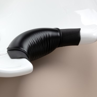 Elektrisk frisörtvätt med massagefunktion Gabbiano Ines beige — närbild av armstöd