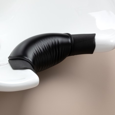 Postazione per lavaggio capelli elettrica Gabbiano Ines beige con funzione massaggio — primo piano del bracciolo