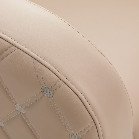 Unité de lavage coiffure électrique avec fonction massage Gabbiano Sylvia Plus beige — gros plan assise