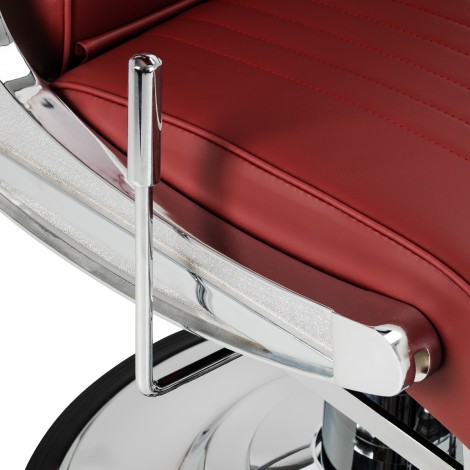 Fauteuil de barbier Gabbiano Visionerio+ rouge cadre chrome — gros plan poignée