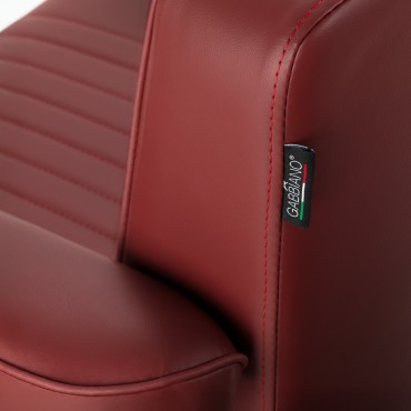 Cadeira de Barbeiro Gabbiano Visionerio+ Vermelha com Estrutura Cromada — close-up do assento
